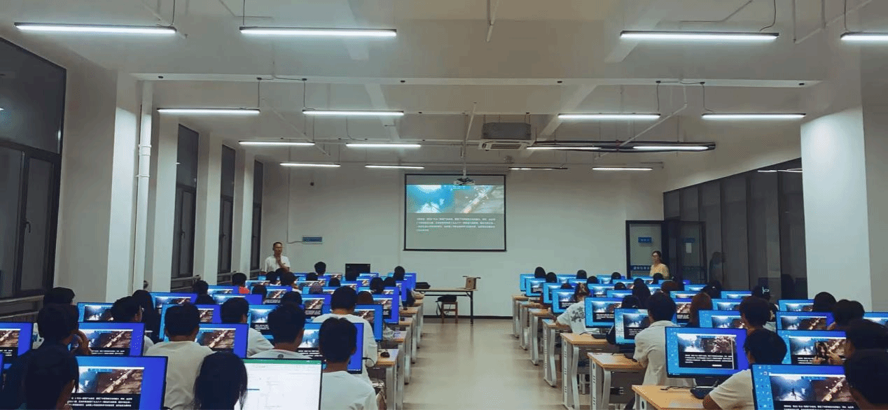 入学教育1.png