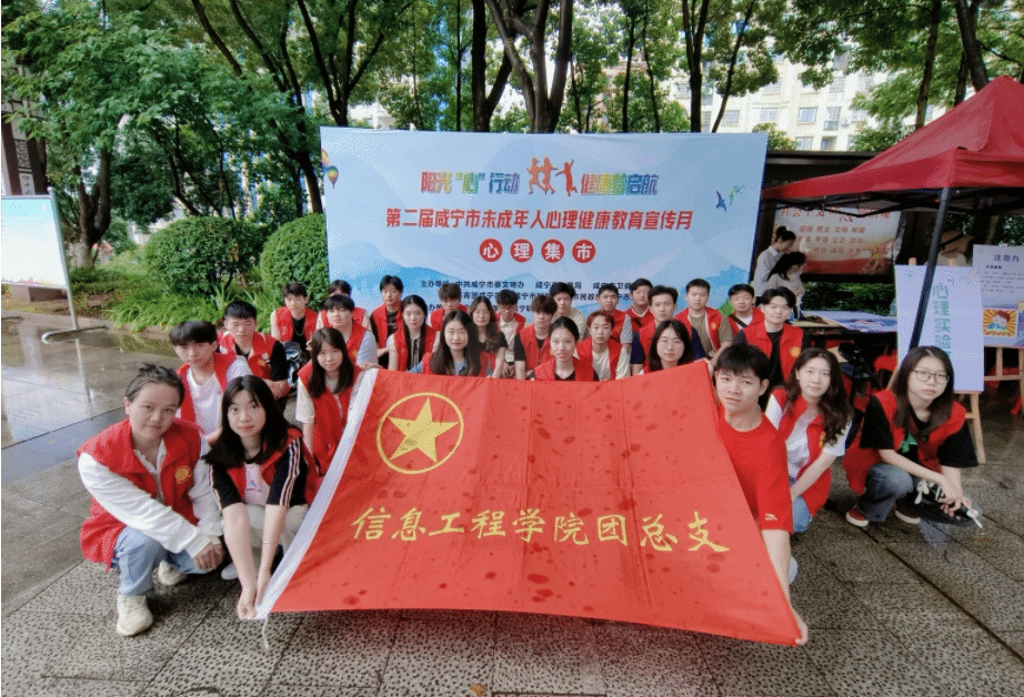 合影.png